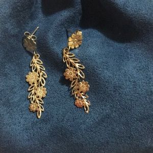 Vintage 14k gold floral earrings